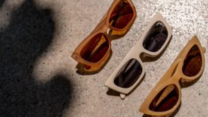 Trois paires de lunettes de soleil