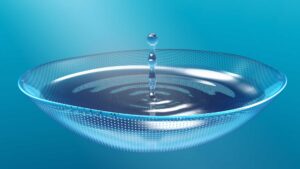 Lentilles de contact en image 3d avec de l'eau dedans